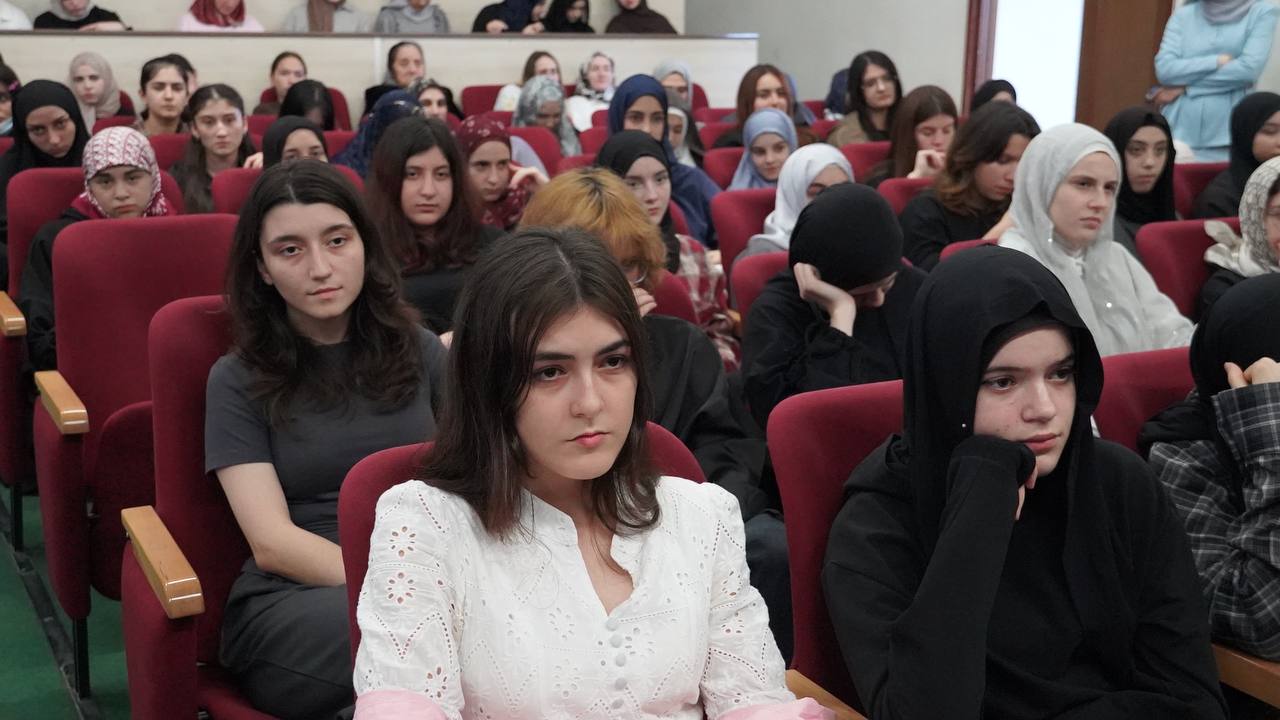 📚Сегодня в Гуманитарно-педагогическом колледже прошла встреча с нашим студентом 1 курса юриспруденции и участником СВО – Алибековым Мухаммадом Абдулму...